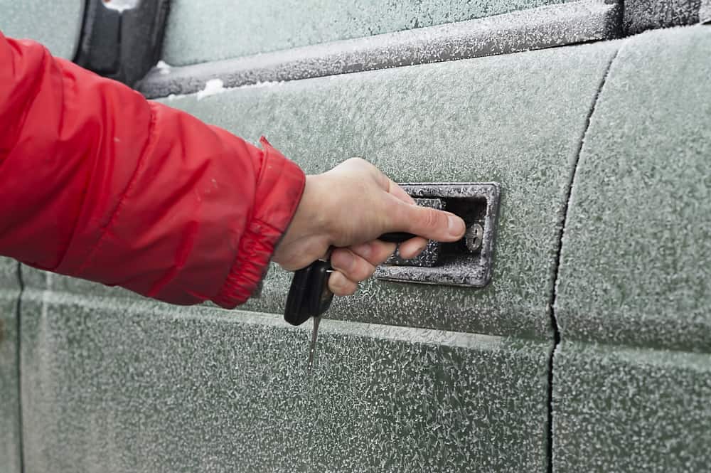 Thawing Out a Frozen Car Lock: Tips and Tricks for Getting Back In缩略图